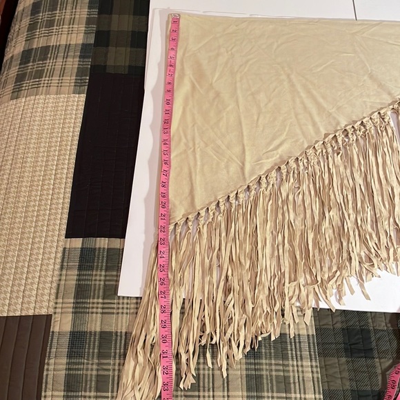 BOHO FRANCESCA’S SHAWL PONCHO WRAP WHITE BEIGE NWT - Picture 11 of 15